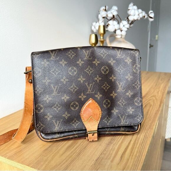 ✅AUTHENTIC✅LOUIS VUITTON CARTOUCHIERE GM - Picture 4 of 15
